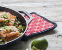 Lodge Cast Iron - Toma Ollas Cuadrado Rojo Silicona